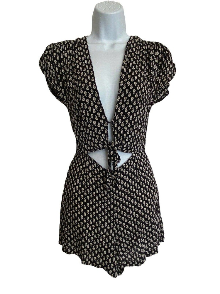 Reformation Holly Floral Cut Out Romper Size 4 Front Tie Black Short Sleeve - Picture 2 of 6